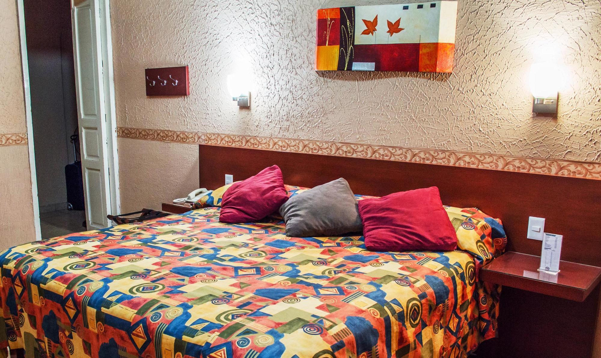 גואדלחארה Hotel Posada Regis מראה חיצוני תמונה