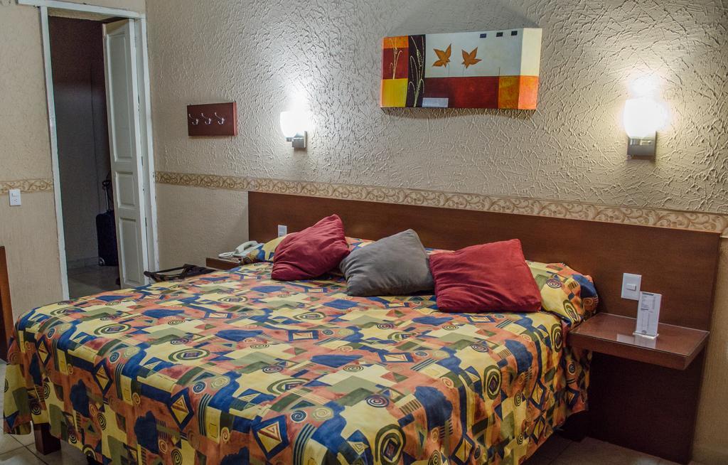 גואדלחארה Hotel Posada Regis מראה חיצוני תמונה