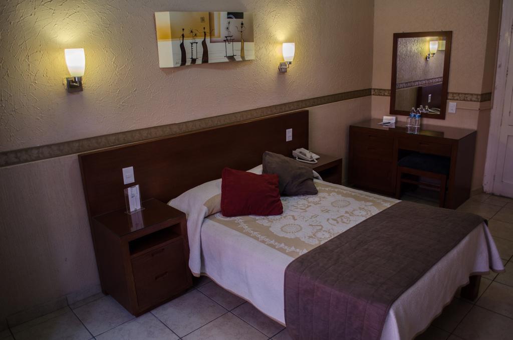 גואדלחארה Hotel Posada Regis מראה חיצוני תמונה