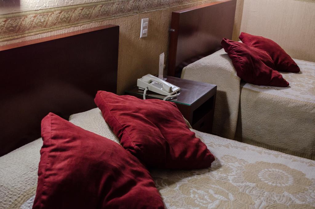 גואדלחארה Hotel Posada Regis מראה חיצוני תמונה